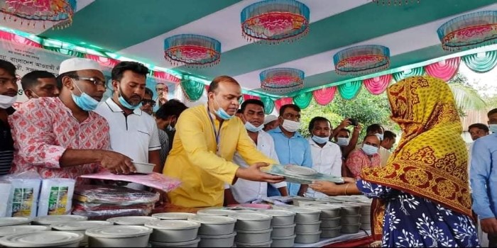 গাজীপুর মহানগর যুবলীগের উদ্যোগে দুঃস্থদের