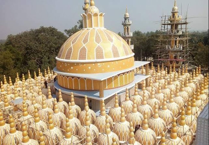 ২০১ গম্বুজ বিশিষ্ট মসজিদ