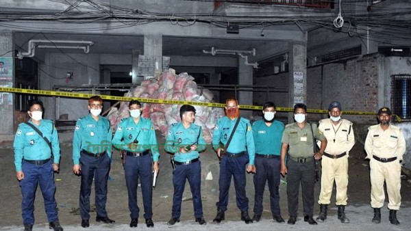 ৩১টি অবিস্ফোরিত শক্তিশালী হাতবোমা