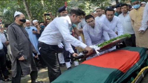 বুদ্ধিজীবী কবরস্থানে সমাহিত আকবর আলি খান।
