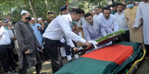 বুদ্ধিজীবী কবরস্থানে সমাহিত আকবর আলি খান।