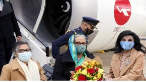 প্রধানমন্ত্রী লন্ডন পৌঁছেছেন