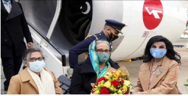 প্রধানমন্ত্রী লন্ডন পৌঁছেছেন