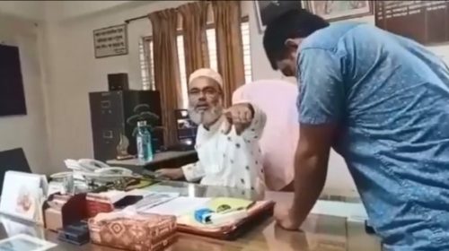 ঘুষের অর্থ লেনদেনের দৃশ্য সামাজিক যোগাযোগ মাধ্যম