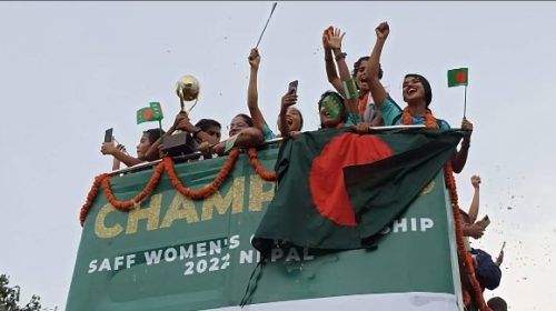 চ্যাম্পিয়নদের প্রাণঢালা অভিনন্দন