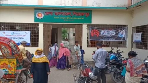 গেম খেলা নিয়ে বিরোধ বাবা-ছেলেকে কুপিয়ে জখম