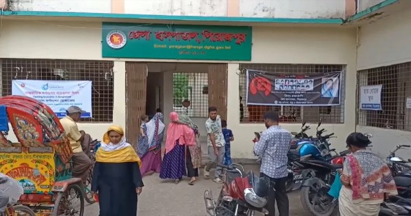 গেম খেলা নিয়ে বিরোধ বাবা-ছেলেকে কুপিয়ে জখম