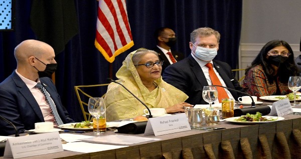 বাংলাদেশে বিপুল মার্কিন বিনিয়োগ চাইলেন প্রধানমন্ত্রী