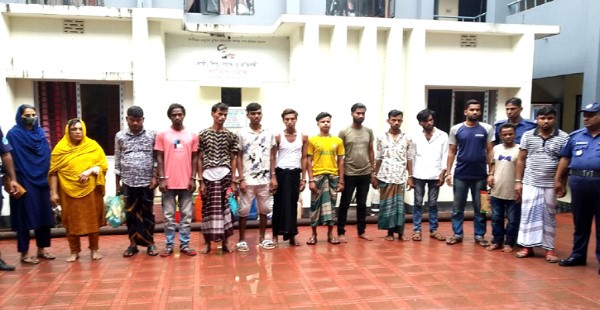 না.গঞ্জে র‌্যাবের ওপর হামলার ঘটনায় মামলা, গ্রেফতার ১১আওয়ামী লীগের নেতা-কর্মী।