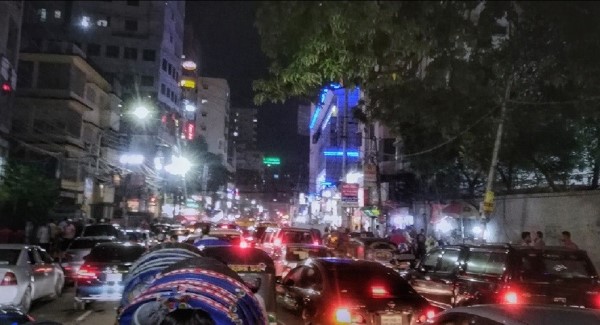 ঢাকা কলেজে ছাত্রলীগের দুপক্ষের সংঘর্ষ, আহত ১০