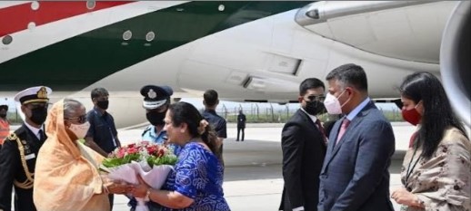 নয়া দিল্লীতে বাংলাদেশের প্রধানমন্ত্রীকে লাল গালিচা অভ্যর্থনা