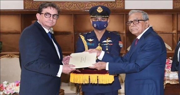 রাষ্ট্রপতির কাছে নিউজিল্যান্ডের নতুন হাইকমিশনারের পরিচয়পত্র পেশ
