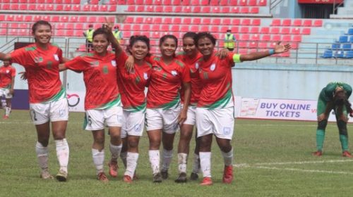 পাকিস্তানকে বিধ্বস্ত করল বাংলাদেশ