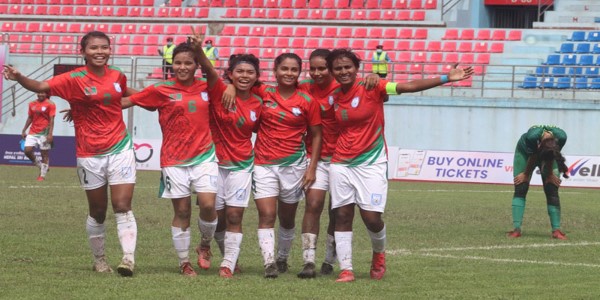 পাকিস্তানকে বিধ্বস্ত করল বাংলাদেশ