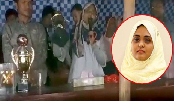 সবার সামনে চ্যাম্পিয়ন ও রানার্সআপ দলের ট্রফি ভেঙে ফেলেছেন ইউএনও