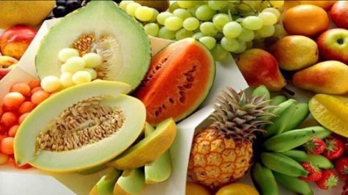 ব্যবসায়ীরা বলছেন দেশি ফলের চাহিদা বেড়েছে।