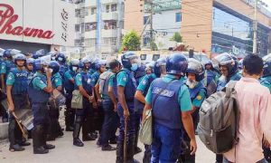 বিএনপির মিছিলে পুলিশের সঙ্গে ধাওয়া-পাল্টা ধাওয়া