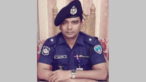টোল প্লাজায় ওসিকে কুপিয়ে সব কেড়ে নিলো ডাকাত দল