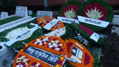 ভাষাসৈনিক ও বীর মুক্তিযোদ্ধা তোয়াব খানের দাফন সম্পন্ন।