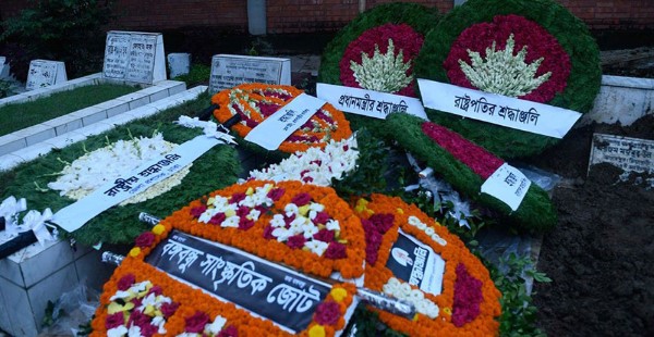 ভাষাসৈনিক ও বীর মুক্তিযোদ্ধা তোয়াব খানের দাফন সম্পন্ন।