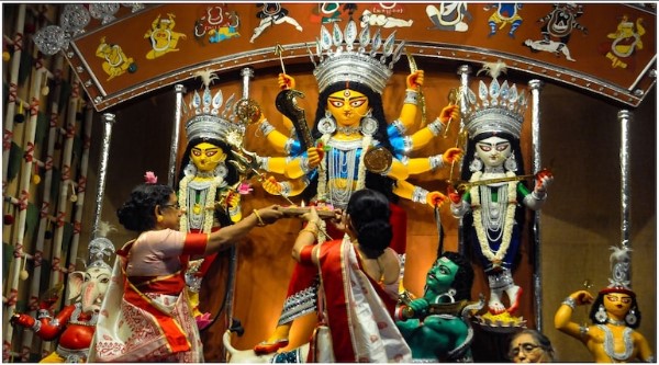 শুরু হলো শারদীয় দুর্গোৎসব আজ মহাষষ্ঠী