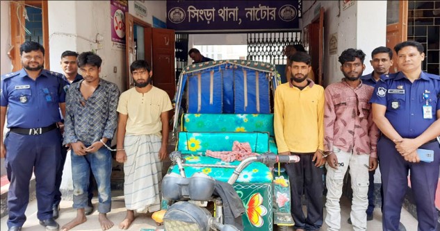 চালকের গলায় গামছা পেঁচিয়ে অটোরিকশা ছিনতাই, আটক ৪