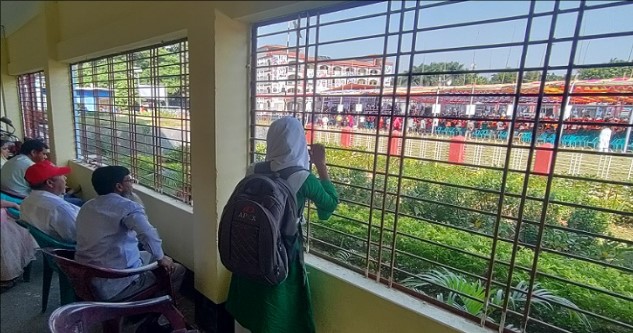 স্কুল ছুটি দিয়ে আওয়ামী লীগের সম্মেলন