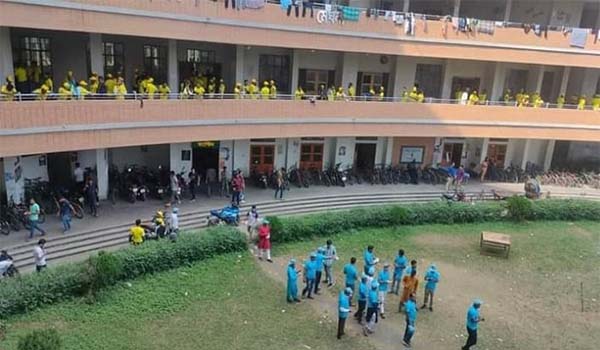 যুবলীগ নেতাকর্মীদের দখলে ঢাবির হল : ভোগান্তিতে শিক্ষার্থীরা