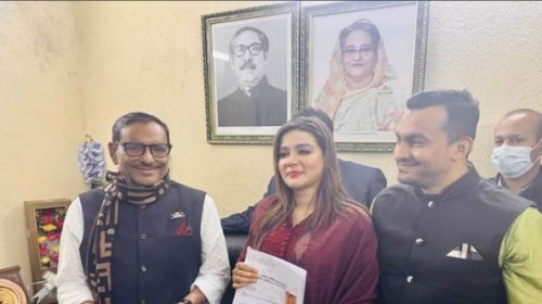 আওয়ামী লীগের মনোনয়নপত্র জমা দিলেন চিত্রনায়িকা মাহি