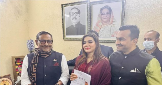 আওয়ামী লীগের মনোনয়নপত্র জমা দিলেন চিত্রনায়িকা মাহি