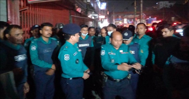 রাজধানীর বিভিন্ন স্থানে চলছে পুলিশের ব্লক রেইড
