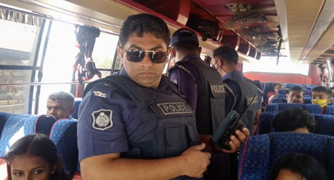 পুলিশের তল্লাশি