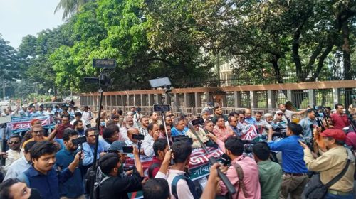 অবিলম্বে পদত্যাগ