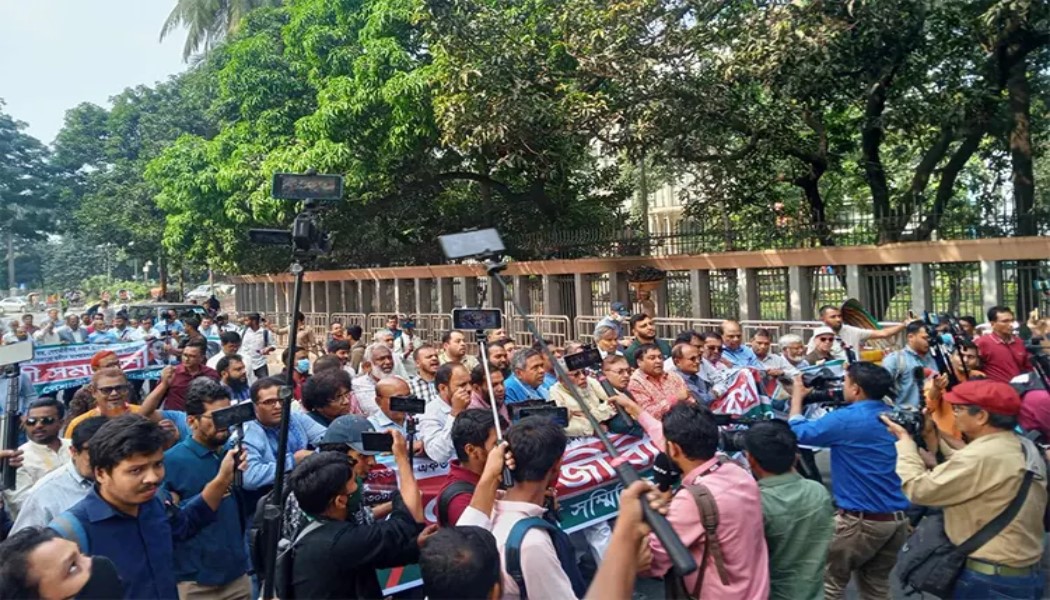 অবিলম্বে পদত্যাগ